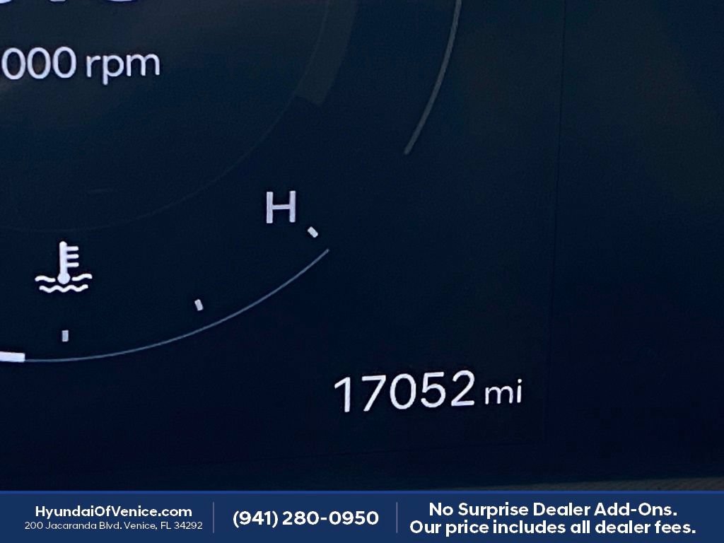 Certified 2025 Hyundai Santa Cruz Limited AWD/4WD image 26