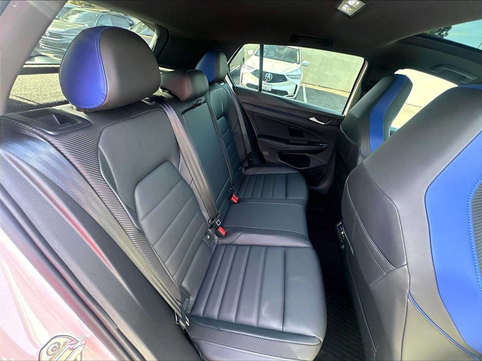Used 2025 Volkswagen Golf AWD/4WD image 30