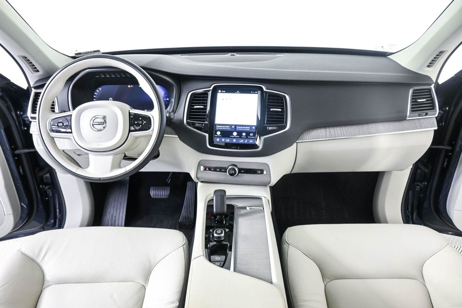 Certified 2025 Volvo XC90 T8 Plus w/ Protection Package Premier AWD/4WD image 17