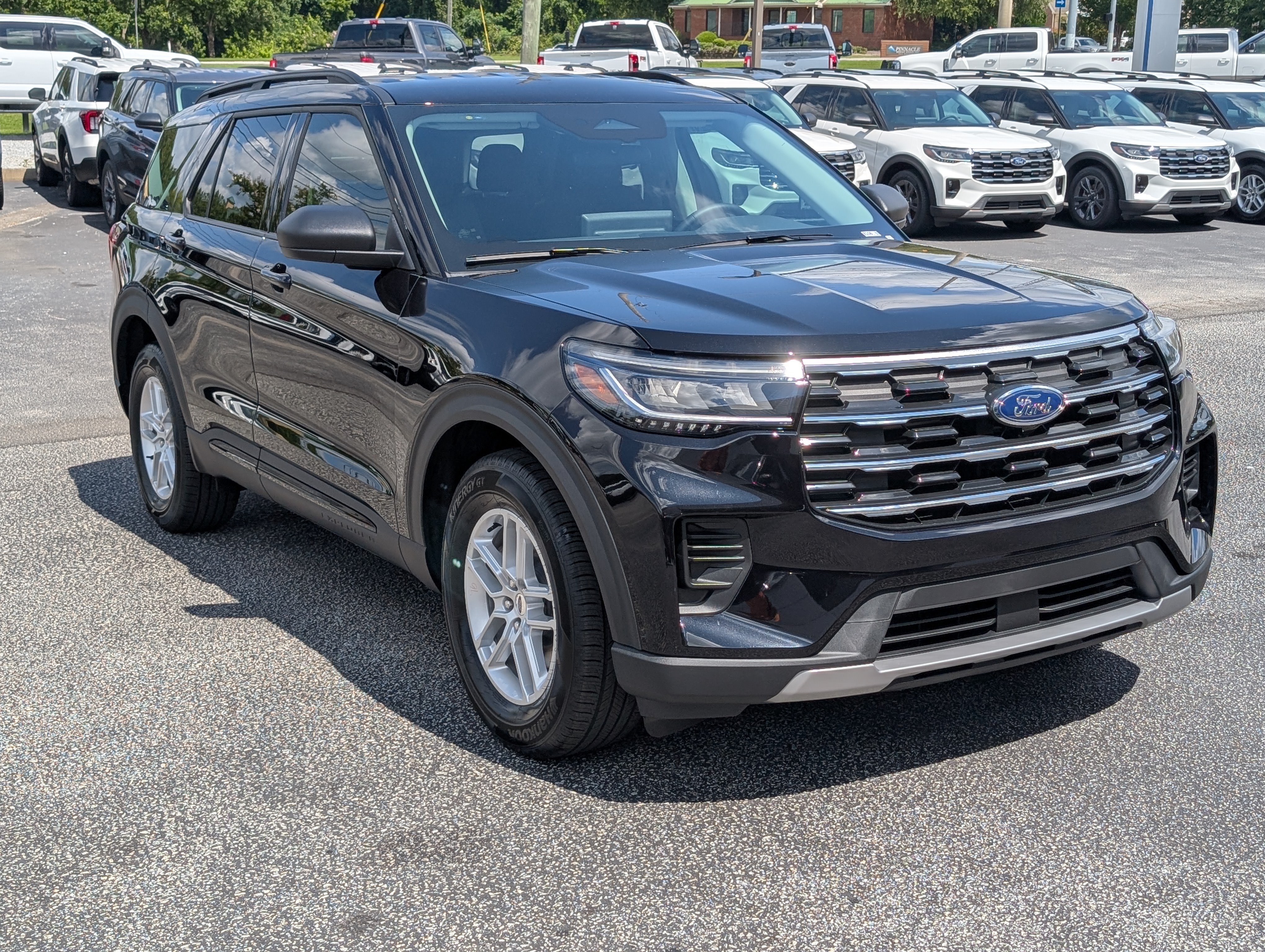 New 2026 Ford Explorer Active RWD image 4