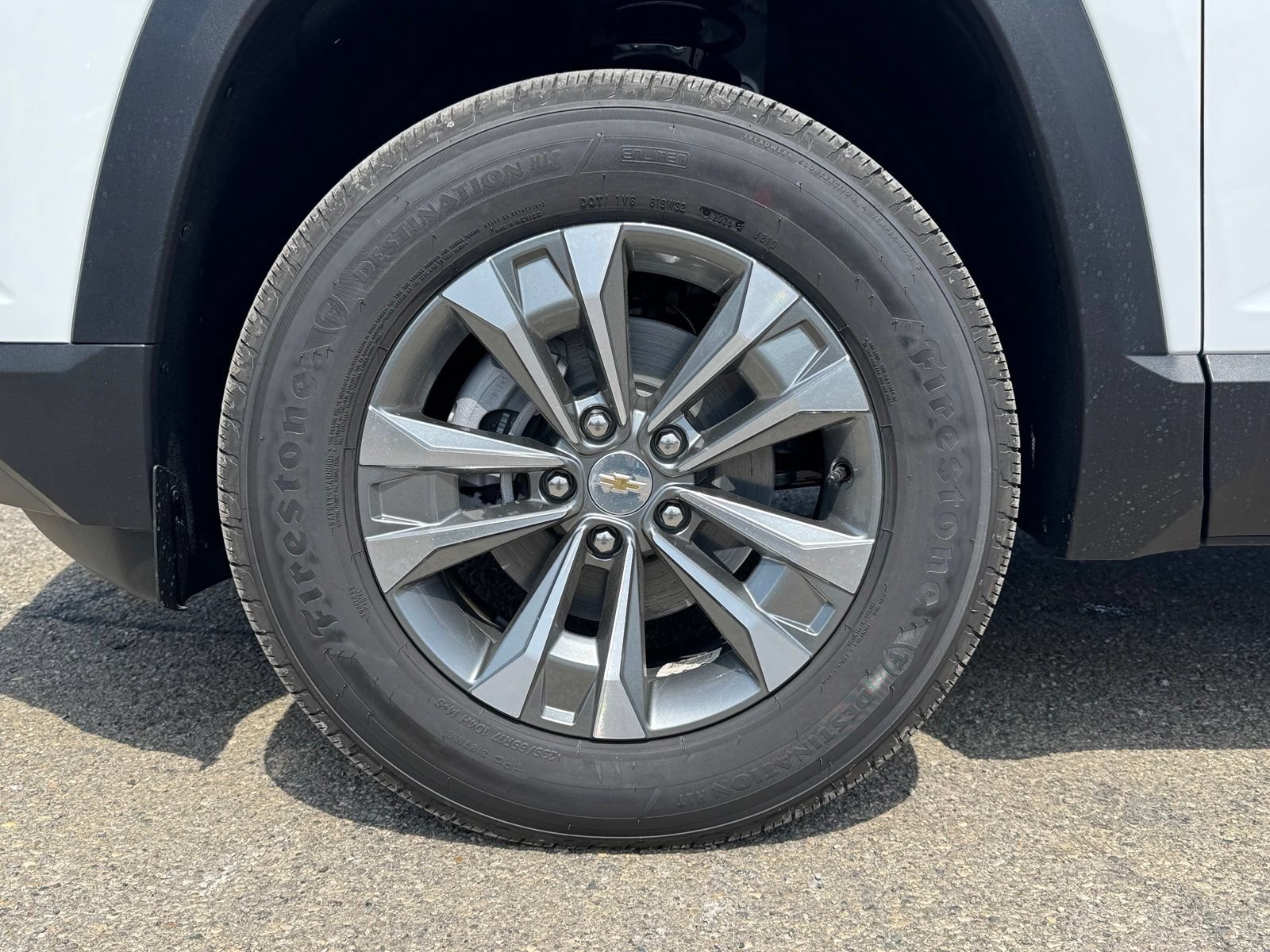 New 2027 Chevrolet Equinox LT FWD image 10