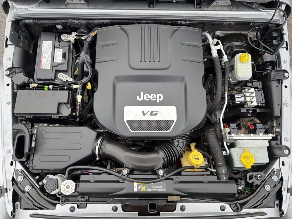 Used 2018 Jeep Wrangler Unlimited Sahara image 9