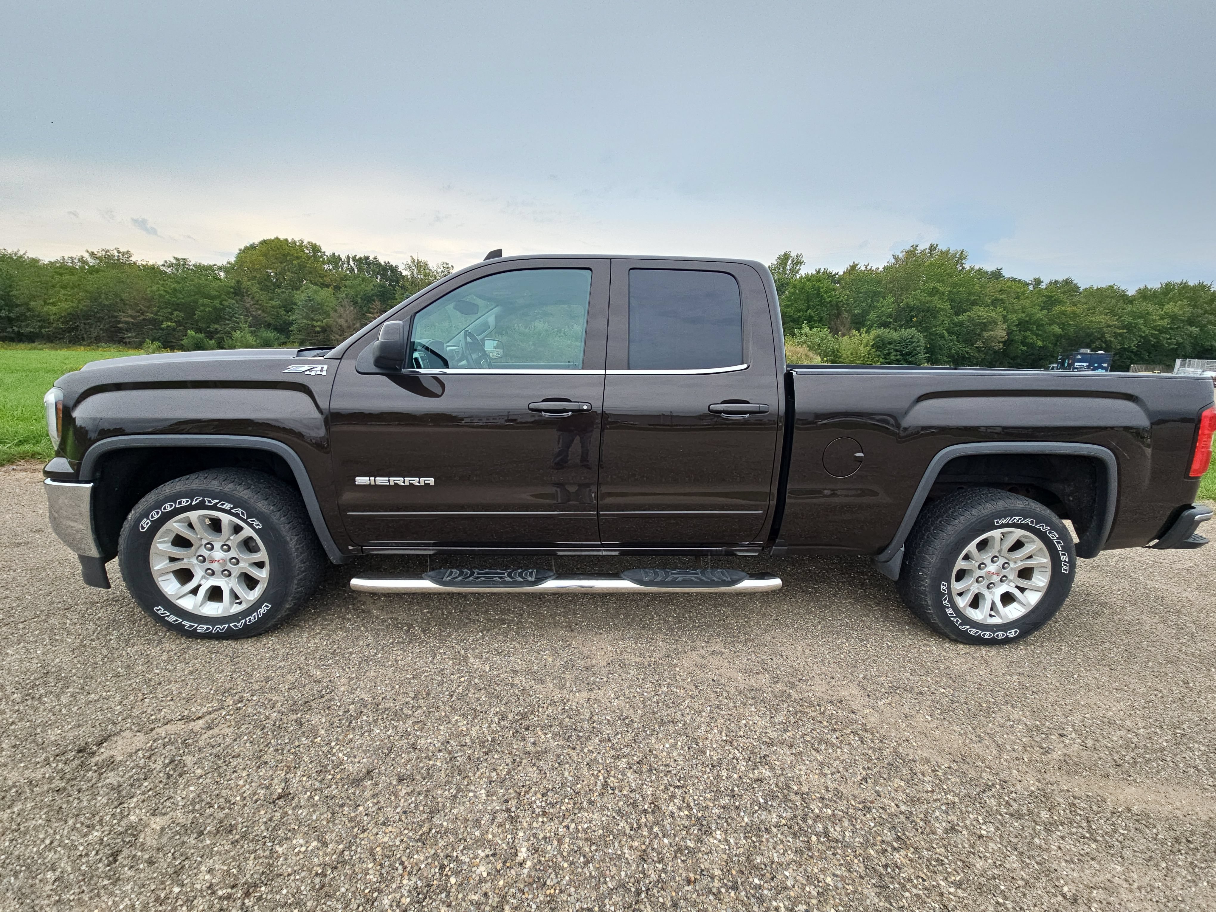 Used 2018 GMC Sierra 1500 SLE w/ SLE Value Package AWD/4WD image 9