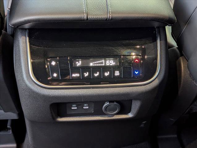 Used 2025 Nissan Armada SV image 17