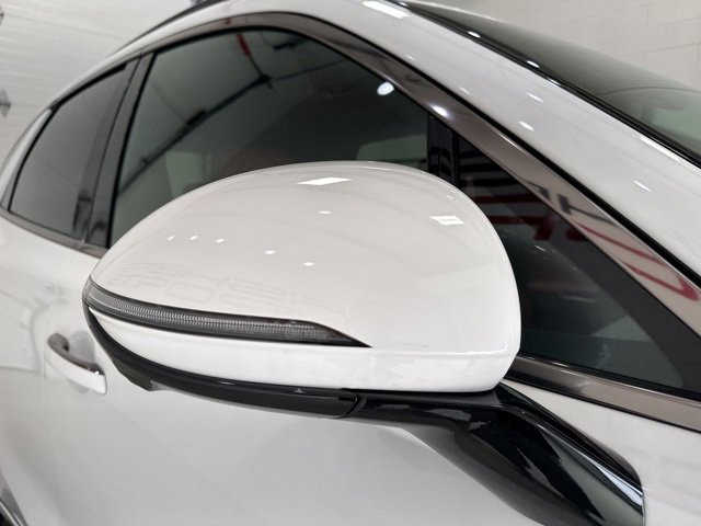 Used 2025 Genesis GV70 3.5T Sport w/ Sport Advanced Package image 17