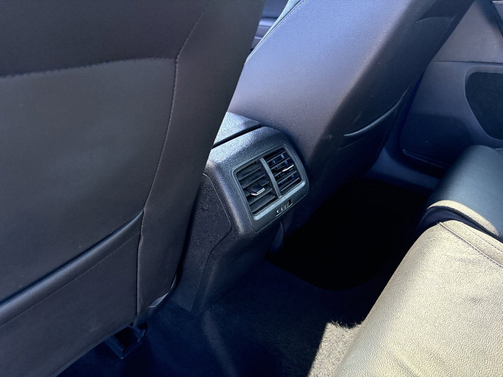 Used 2016 Volkswagen Golf 4-Door image 16