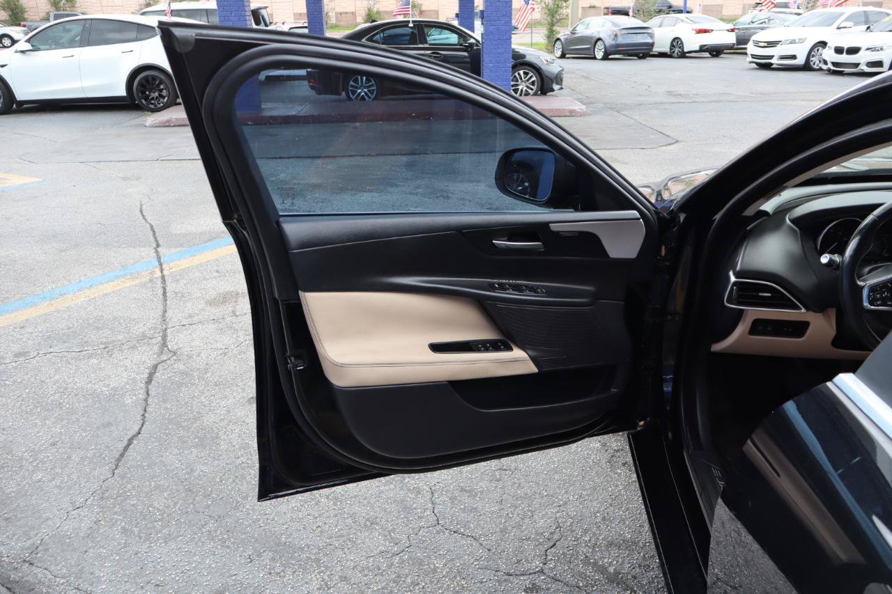 Used 2018 Jaguar XE Prestige RWD image 13