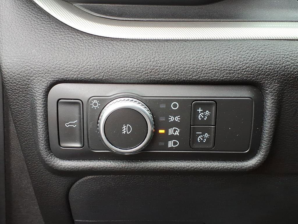 Used 2022 Ford Explorer XLT w/ Equipment Group 202A AWD/4WD image 17