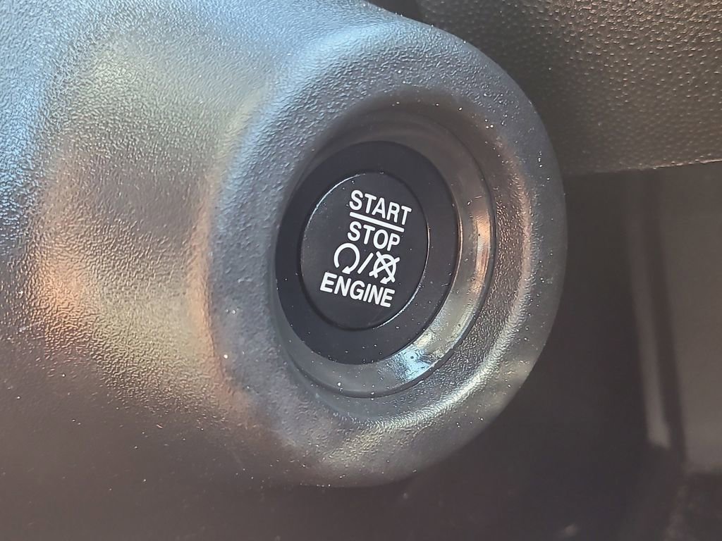 Used 2025 RAM ProMaster 2500 w/ Convenience Group image 23