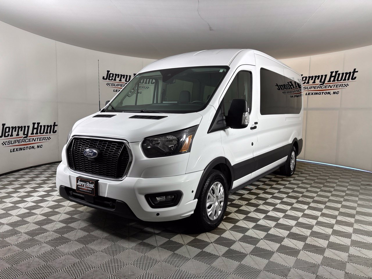 Used 2025 Ford Transit 350 XLT RWD image 1
