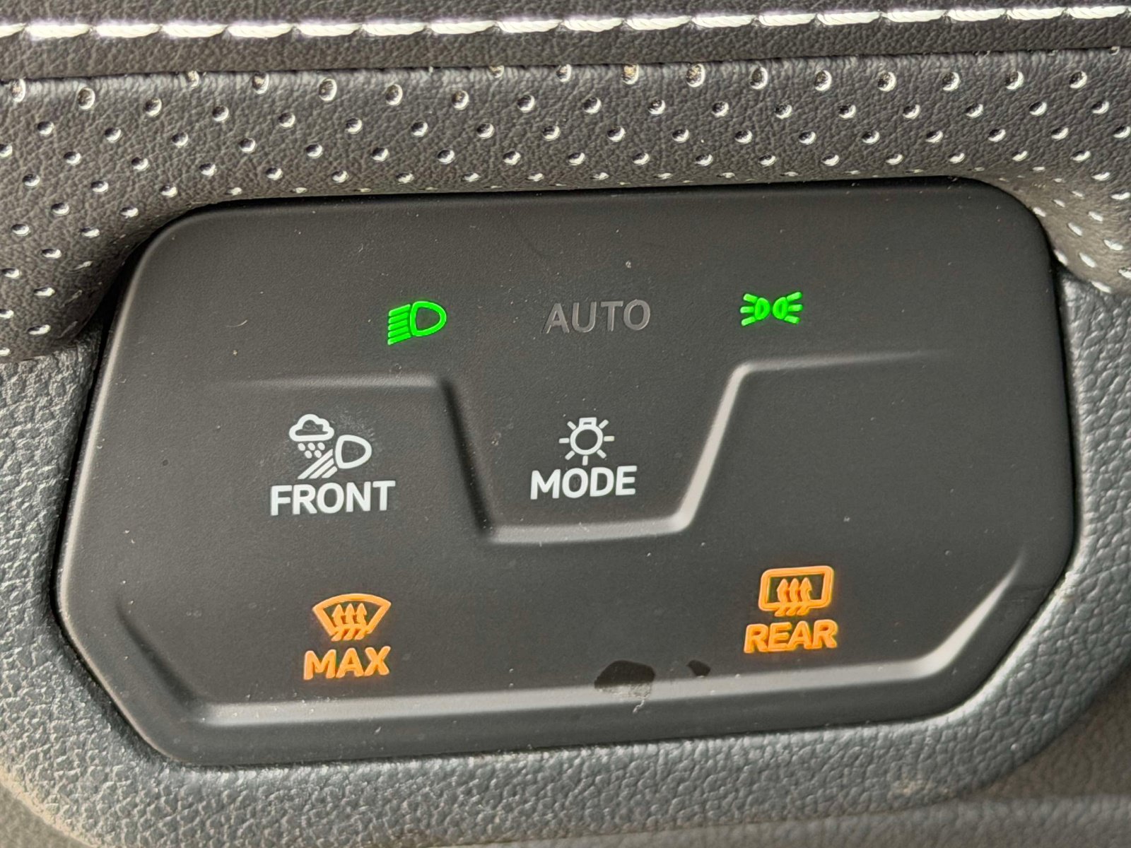 Certified 2024 Volkswagen Atlas Cross Sport SE AWD/4WD image 14
