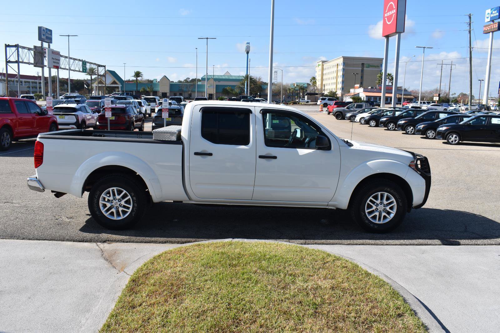 Used 2015 Nissan Frontier SV w/ SV Value Truck Package image 13