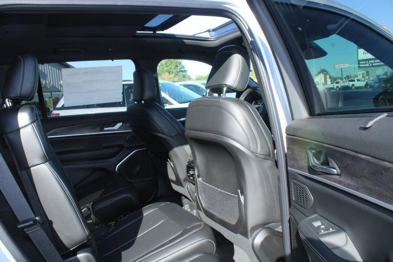 New 2025 Jeep Grand Cherokee L Limited image 4