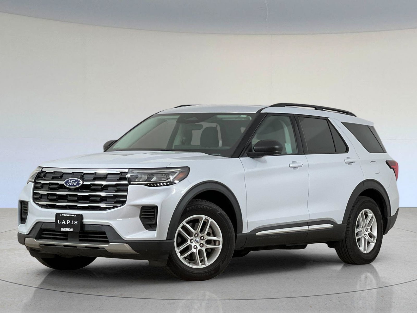 Used 2025 Ford Explorer Active RWD image 1