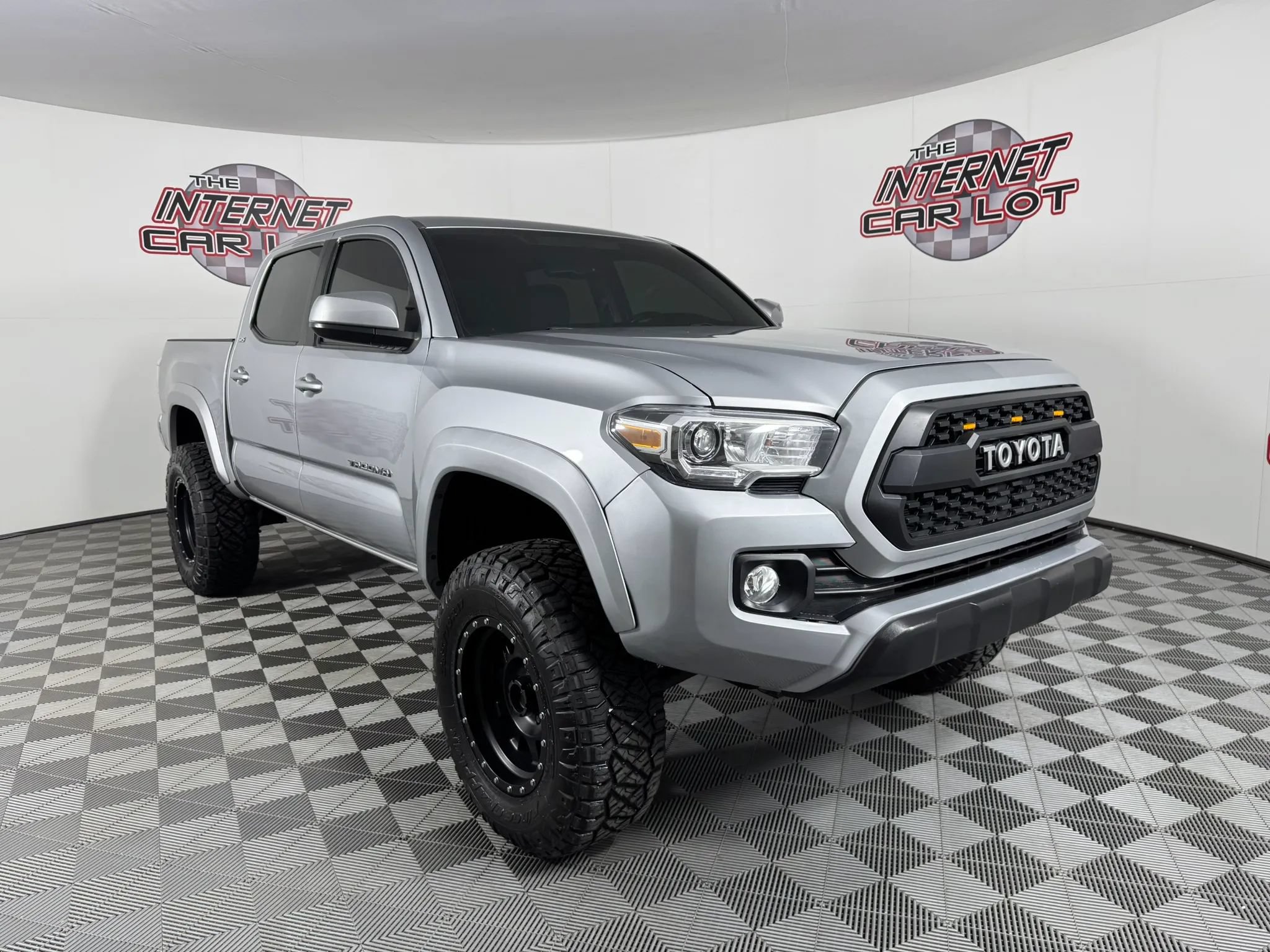 Used 2016 Toyota Tacoma SR5 w/ SR5 Appearance Package (SN) AWD/4WD image 9