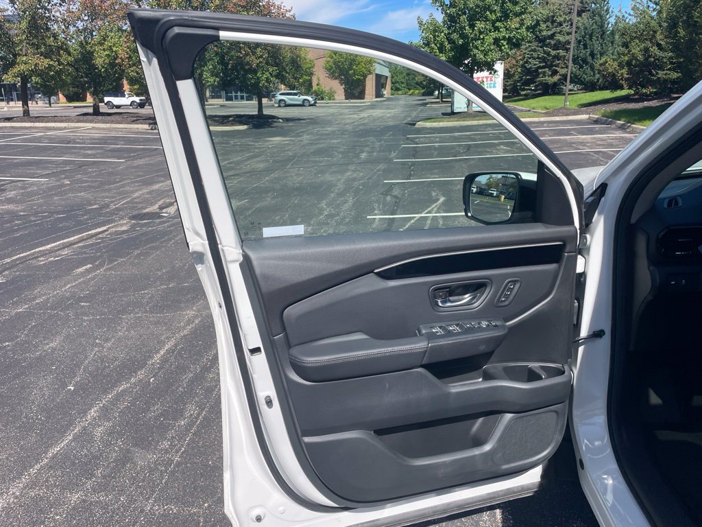 Used 2025 Honda Pilot Touring image 10