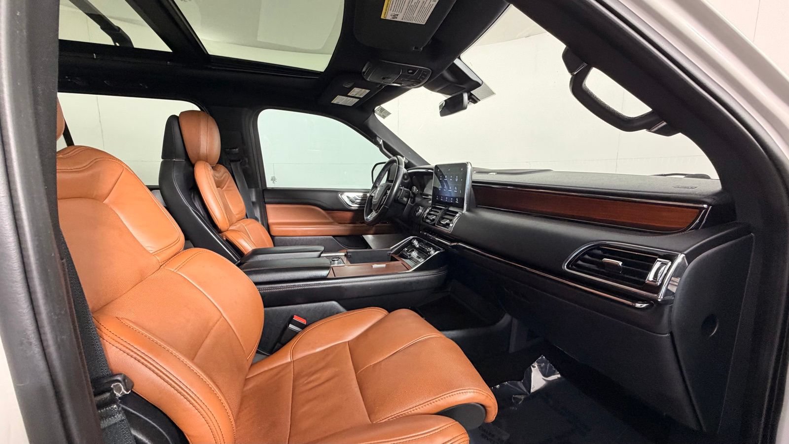 Used 2021 Lincoln Navigator L Reserve AWD/4WD image 22