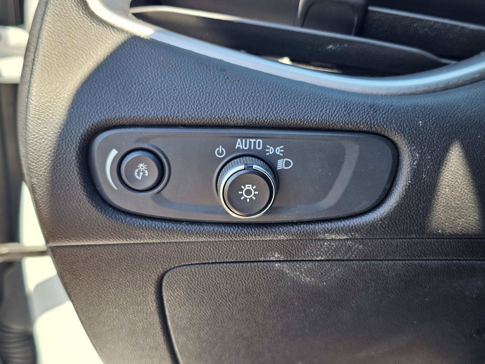 Used 2025 Chevrolet Malibu LT FWD image 18