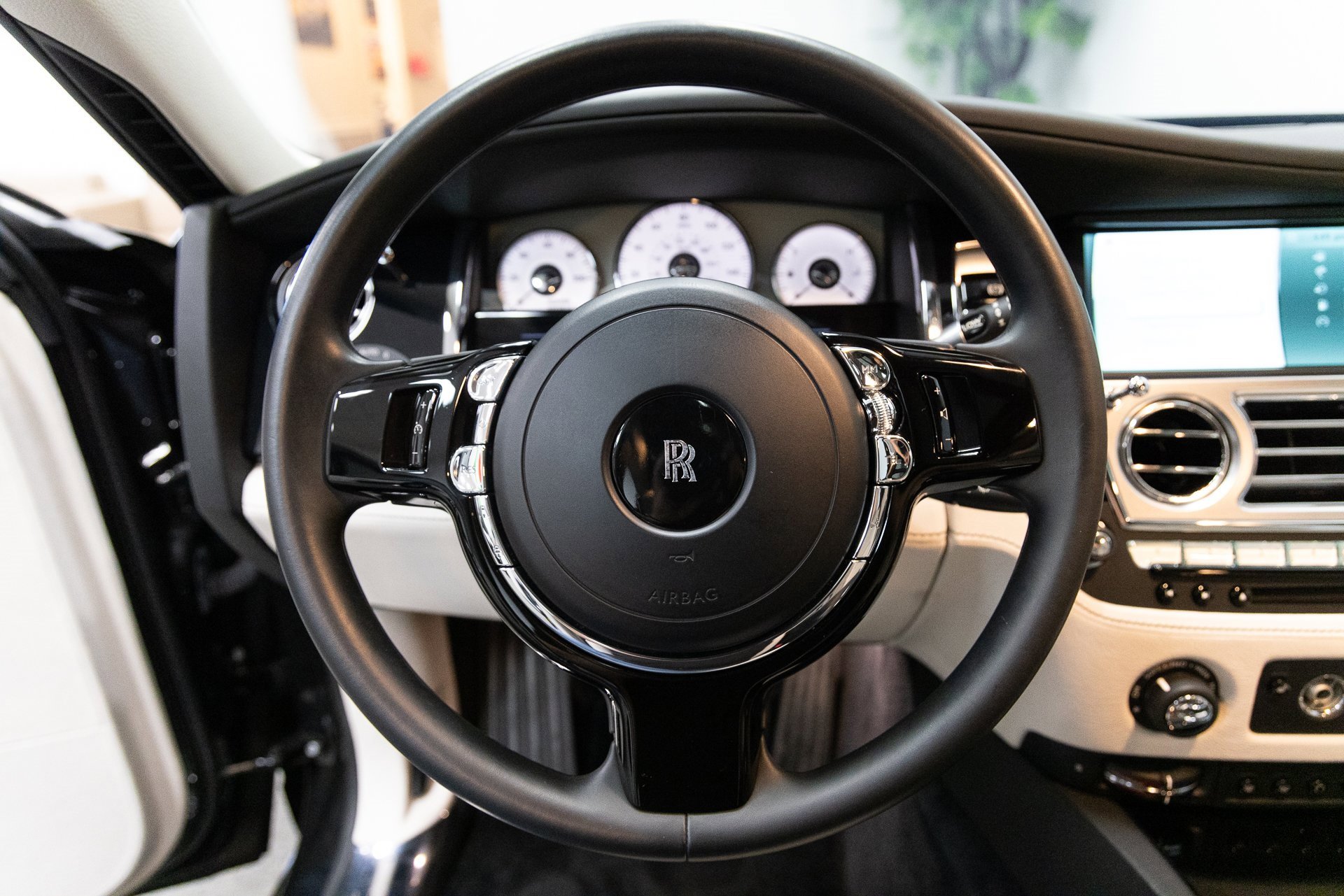 Used 2014 Rolls-Royce Ghost image 16