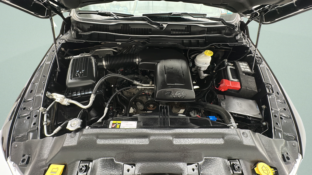 Used 2024 RAM 1500 Classic SLT AWD/4WD image 21