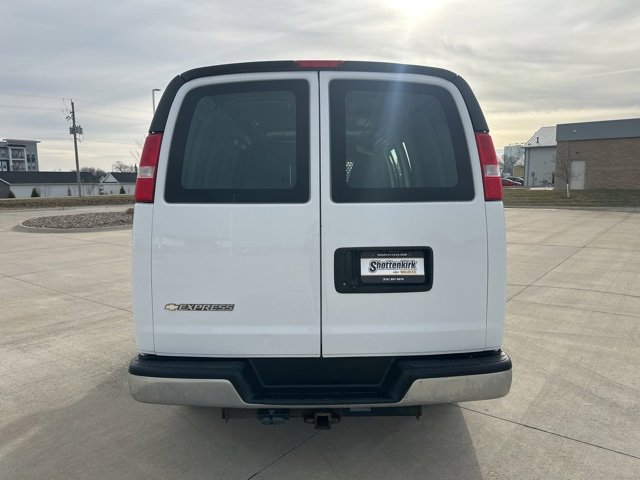 Used 2018 Chevrolet Express 2500 w/ Driver Convenience Package image 4