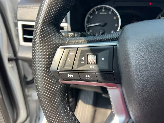 Used 2024 Mitsubishi Outlander SE AWD/4WD image 11