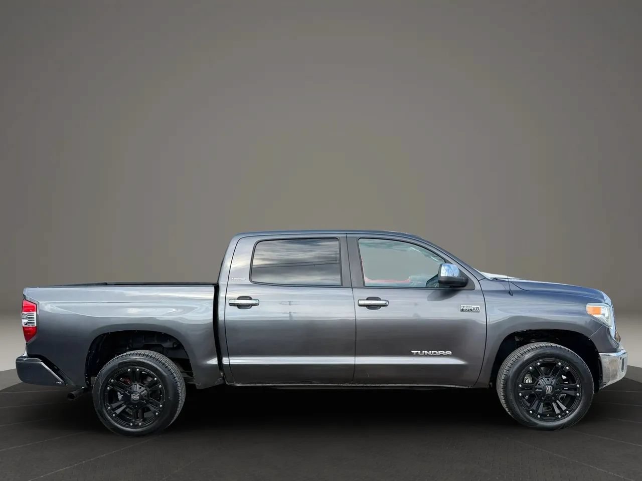 Used 2014 Toyota Tundra Limited w/ Limited Premium Package AWD/4WD image 9