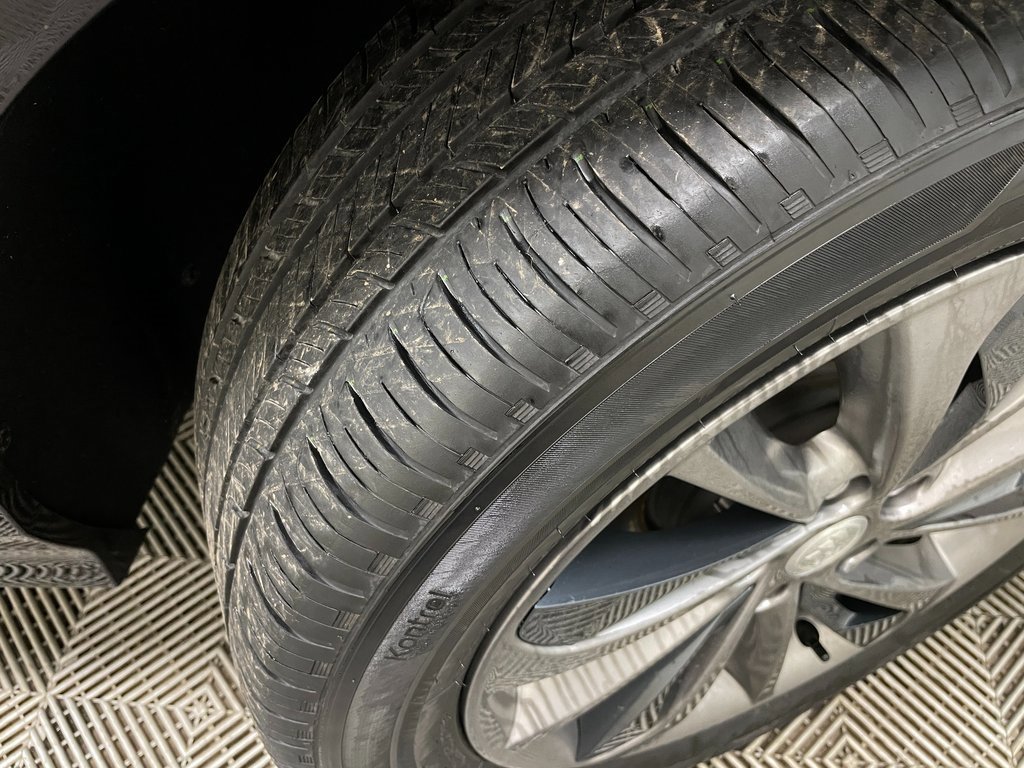 Used 2023 Buick Encore GX Select w/ Sport Touring Package image 47