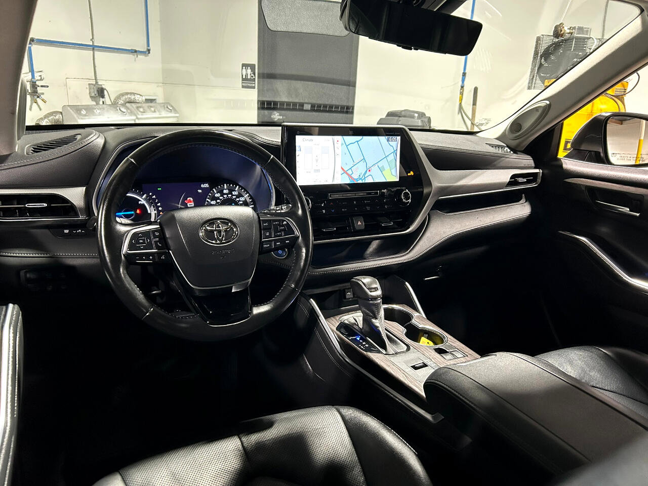 Used 2021 Toyota Highlander Platinum image 12