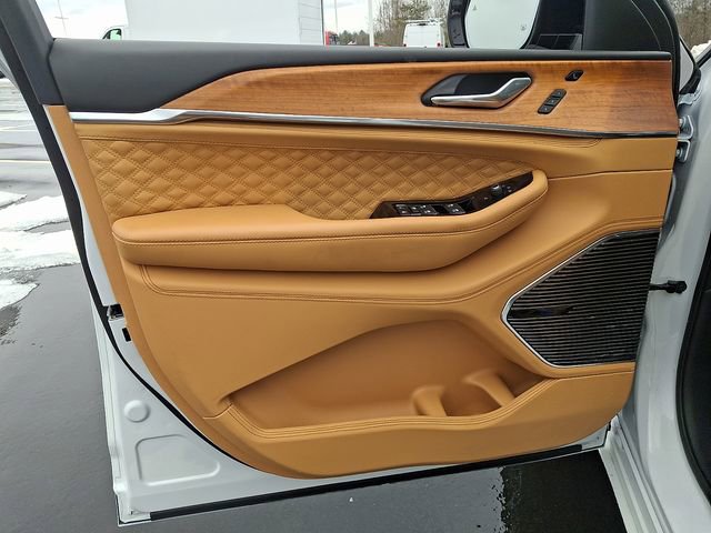 Used 2024 Jeep Grand Cherokee L Summit image 12