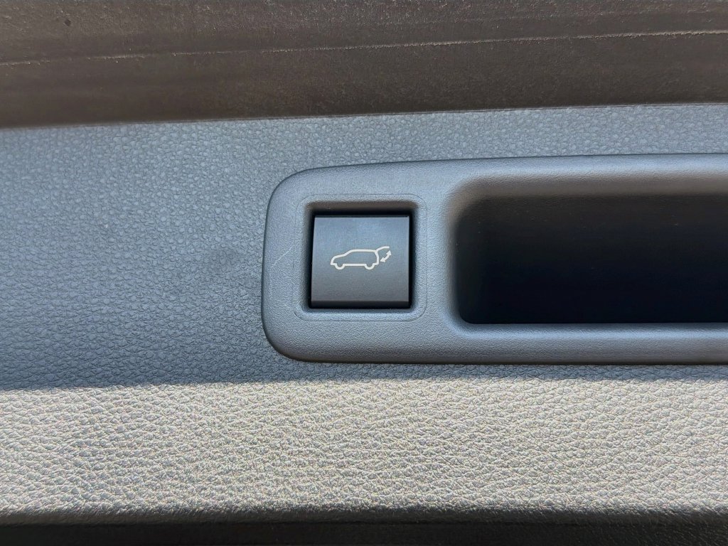 Used 2026 Toyota Highlander Limited AWD/4WD image 35