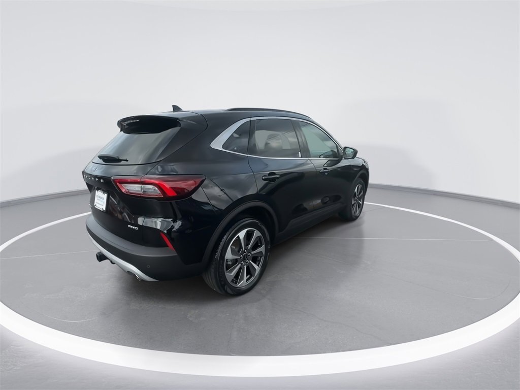 Used 2024 Ford Escape Platinum w/ Class II Trailer Tow Package image 8