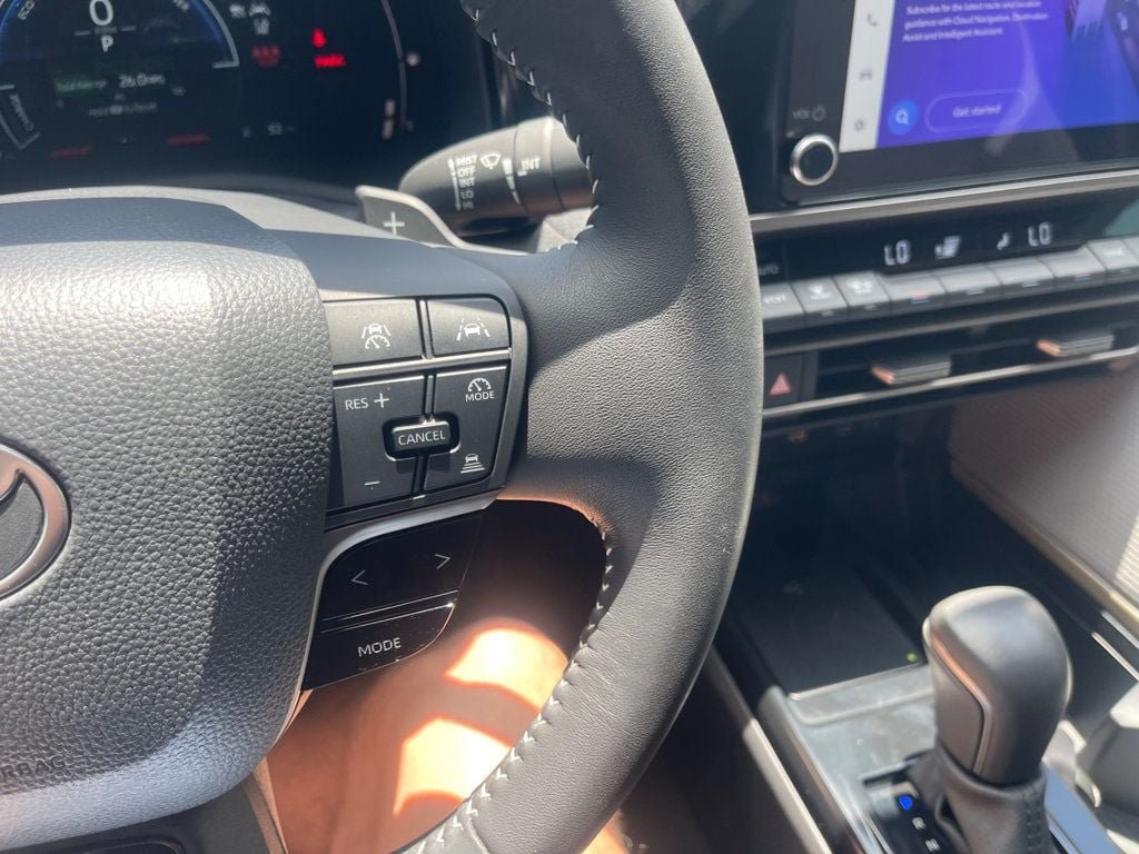 Used 2025 Toyota Camry SE FWD image 17