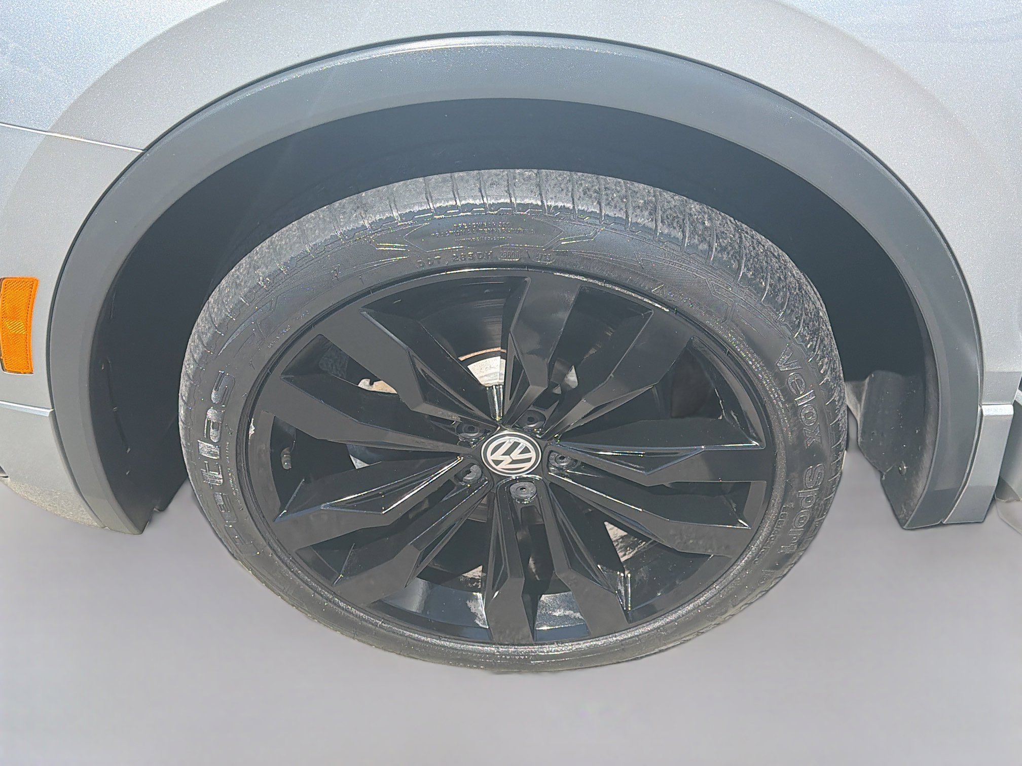 Used 2020 Volkswagen Tiguan SE R-Line image 34