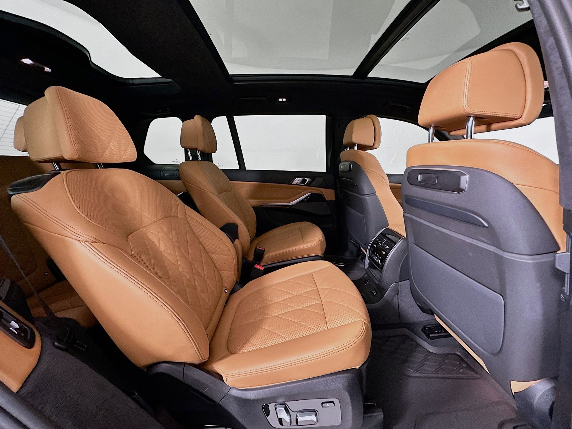 Used 2024 BMW X7 xDrive40i w/ M Sport Package image 30