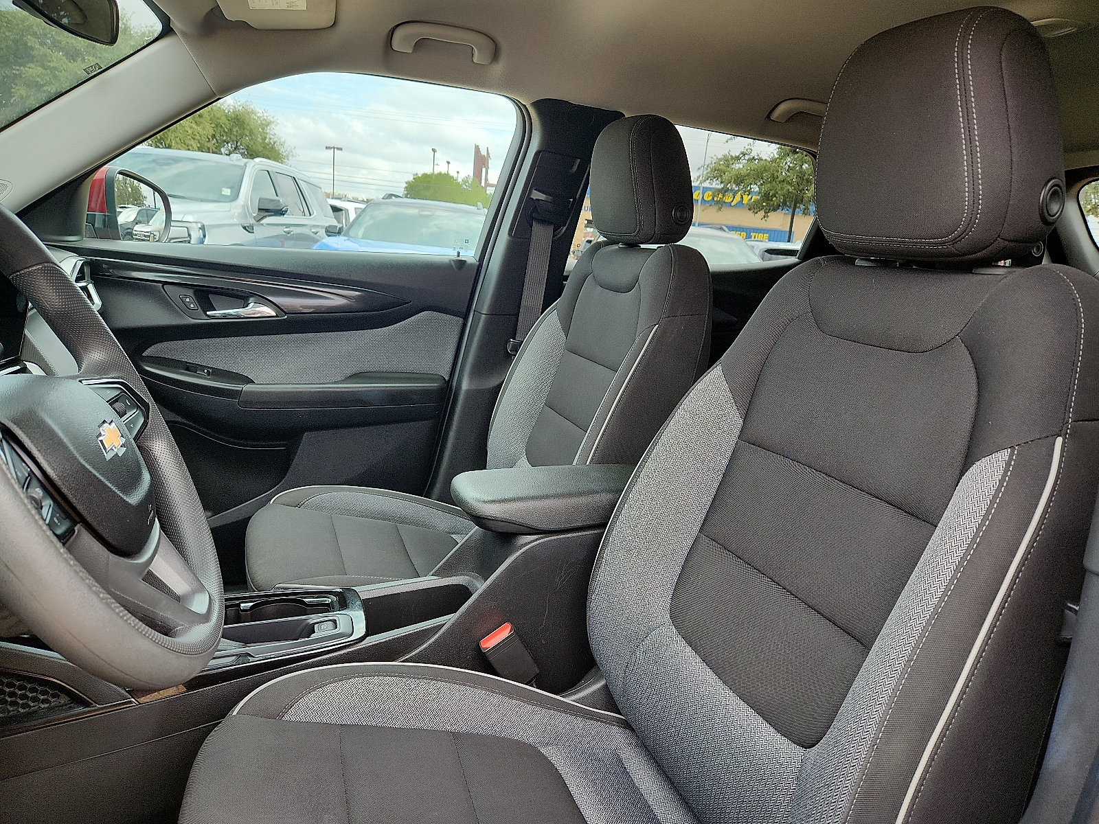 Used 2025 Chevrolet TrailBlazer LT FWD image 15