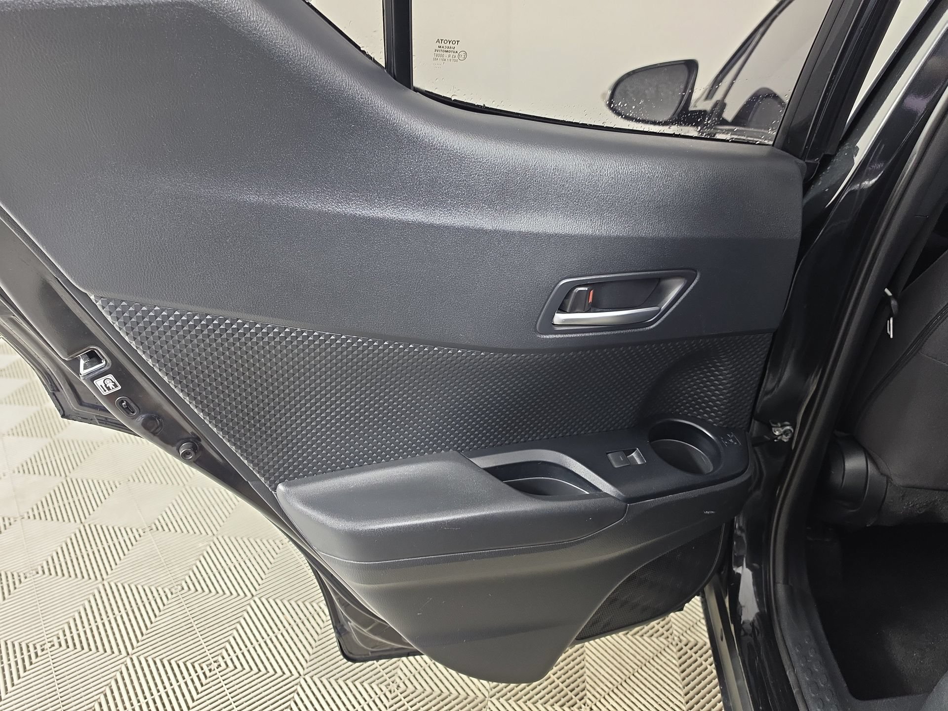Used 2021 Toyota C-HR XLE FWD image 36
