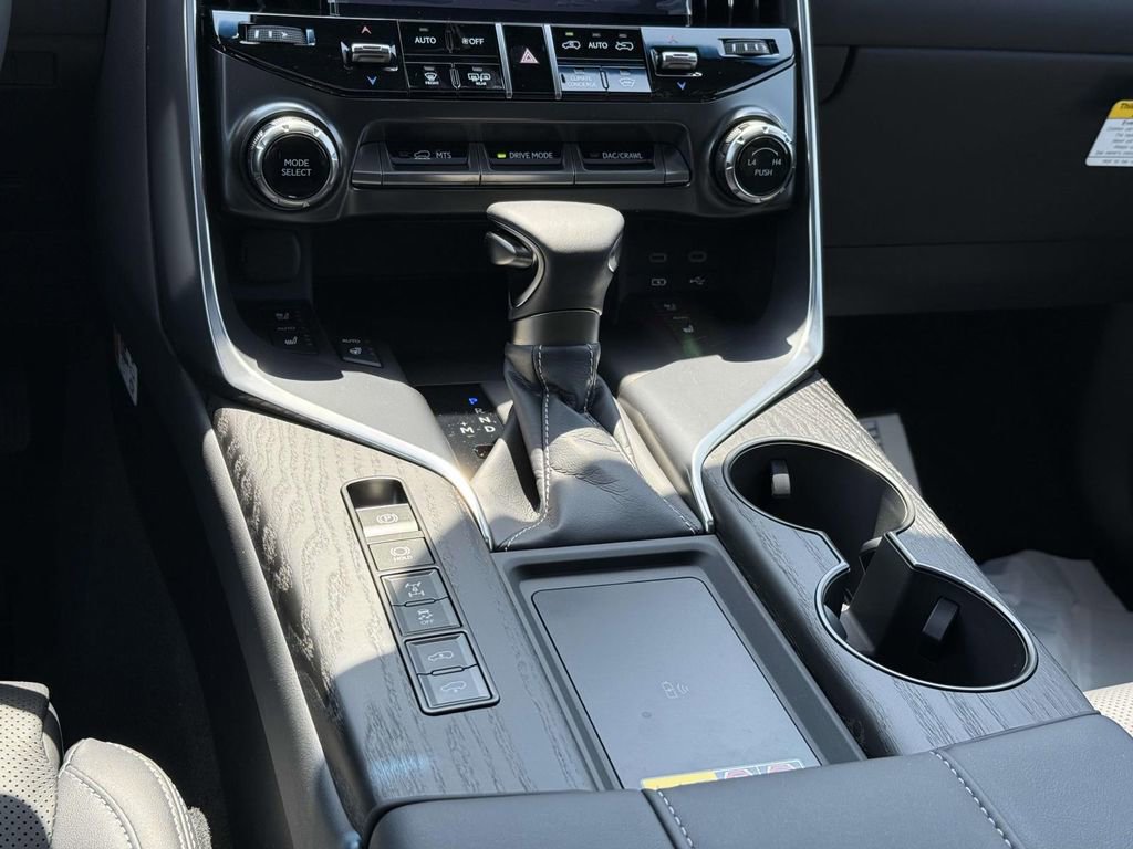 New 2025 Lexus LX 600 4WD w/ Luxury Package image 15