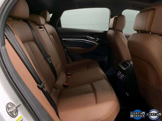 Used 2022 Audi e-tron Premium Plus w/ Premium Plus Package image 22