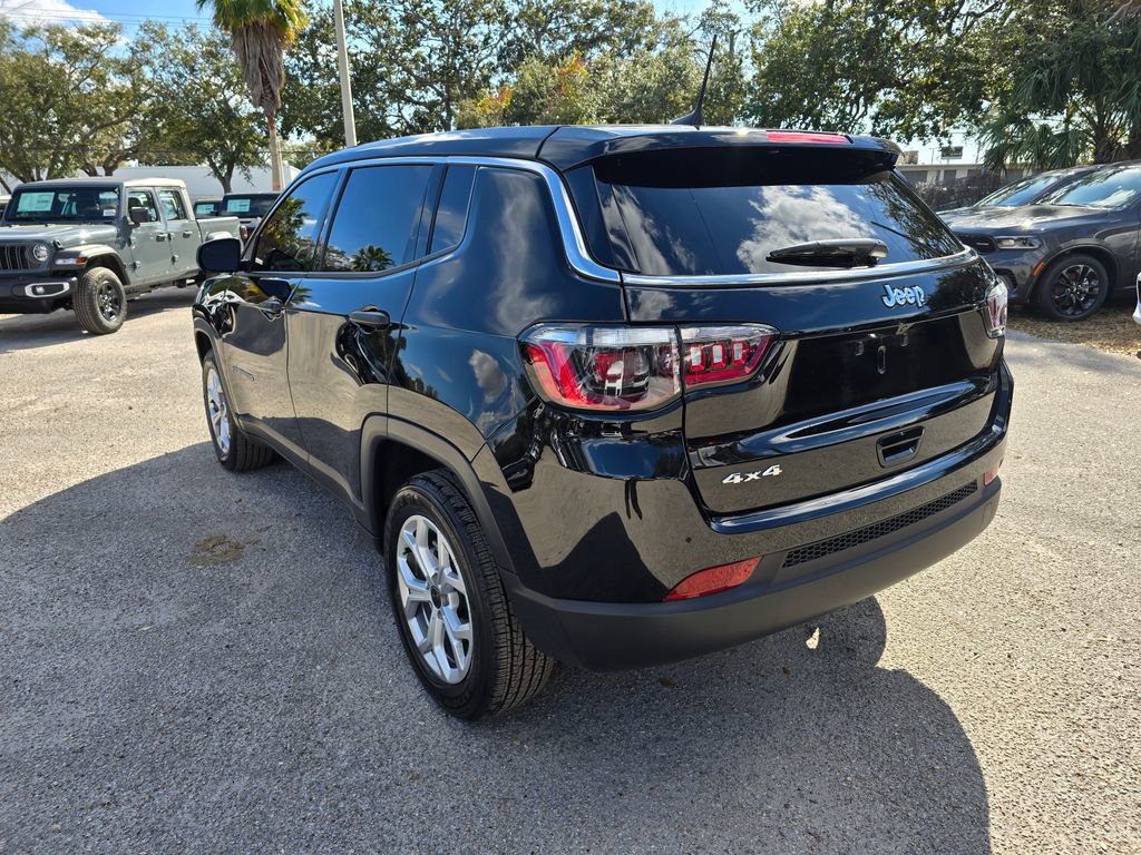 Used 2025 Jeep Compass Sport image 4