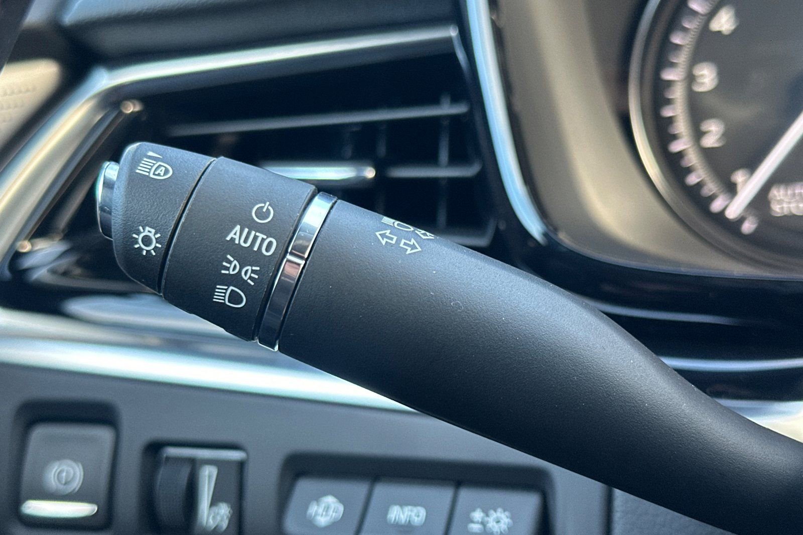 Used 2025 Cadillac XT6 Premium Luxury w/ Technology Package image 39