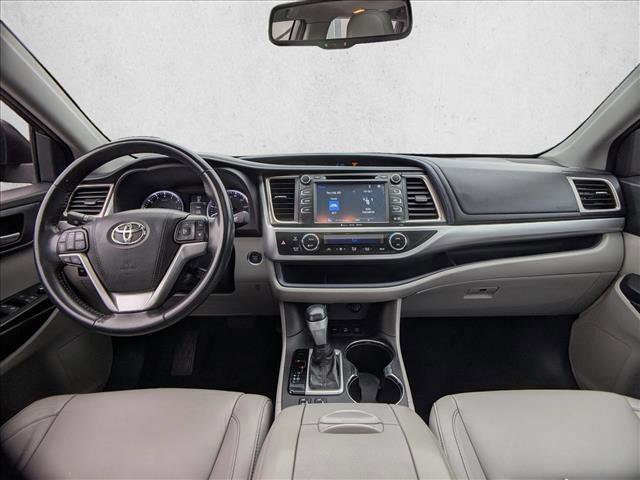 Used 2016 Toyota Highlander XLE image 16