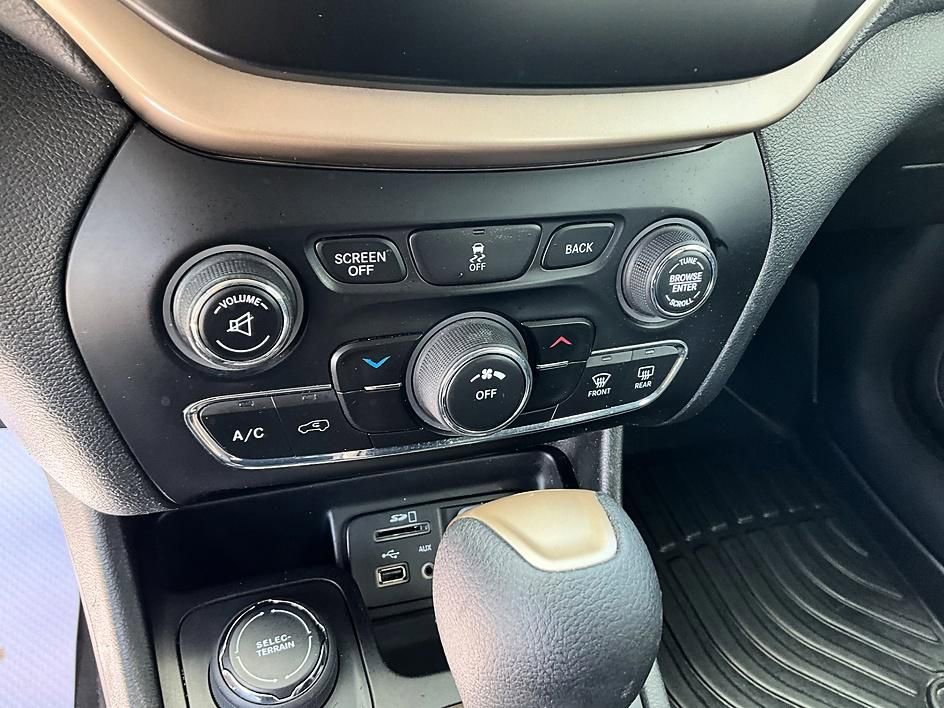 Used 2014 Jeep Cherokee Latitude AWD/4WD image 20