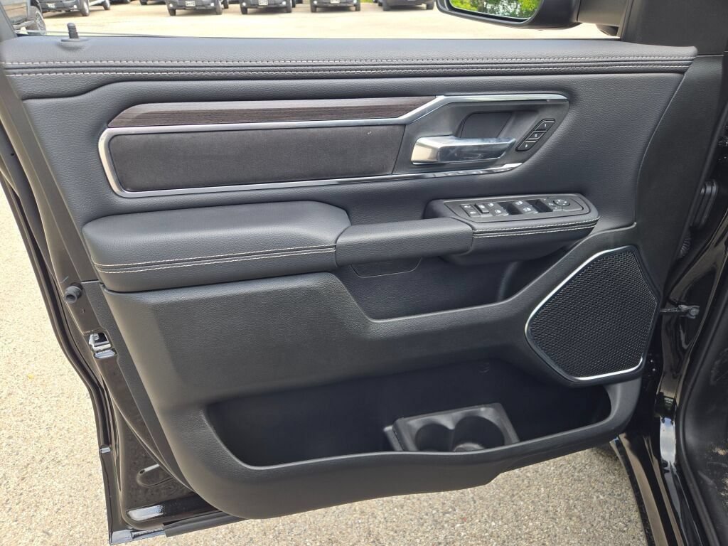 New 2027 RAM 1500 Laramie w/ Night Edition AWD/4WD image 18