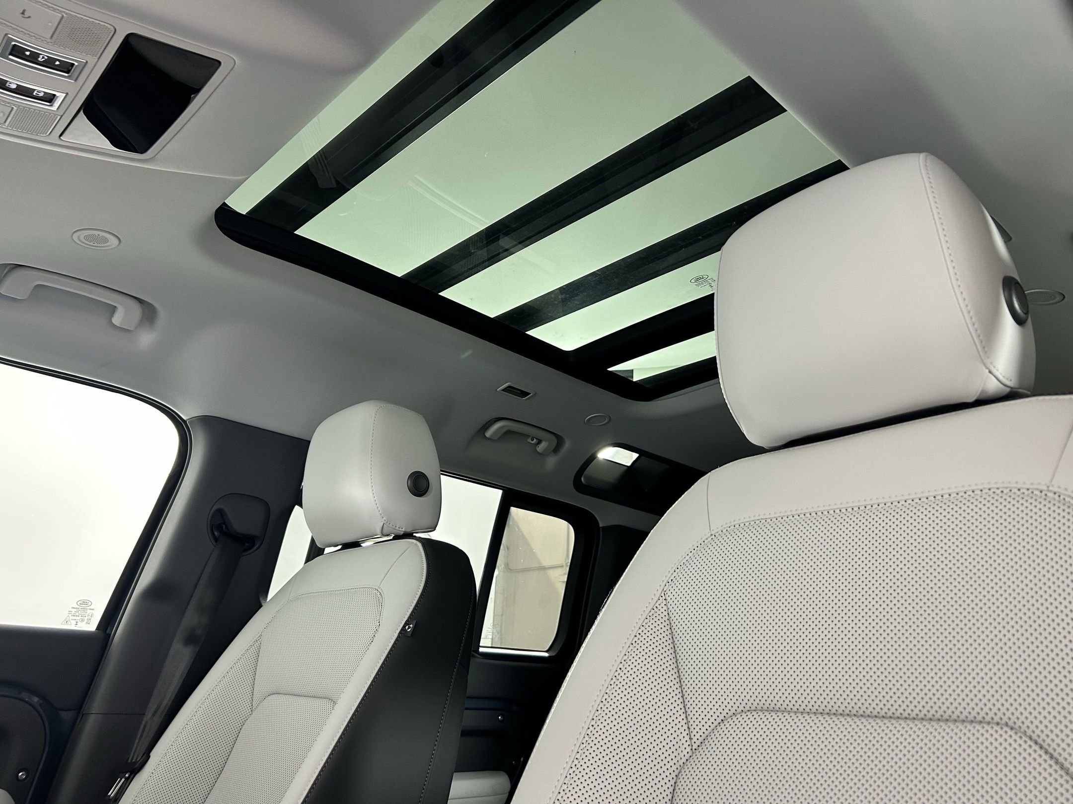 New 2025 Land Rover Defender 110 S image 12