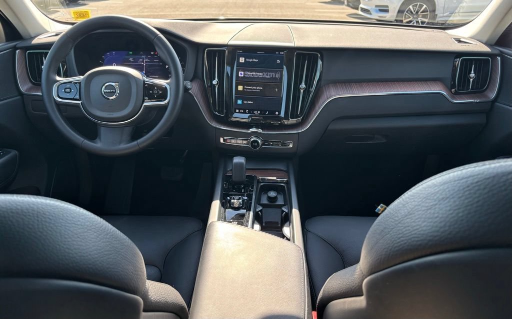 Used 2023 Volvo XC60 B5 Plus w/ Climate Package AWD/4WD image 6