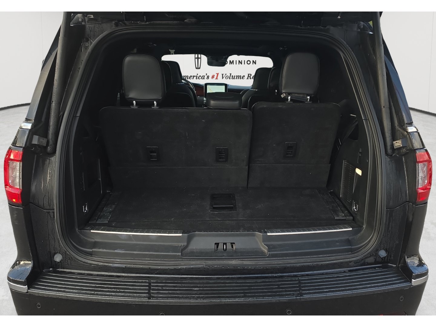 Used 2021 Lincoln Navigator Reserve w/ Luxury Package RWD image 25