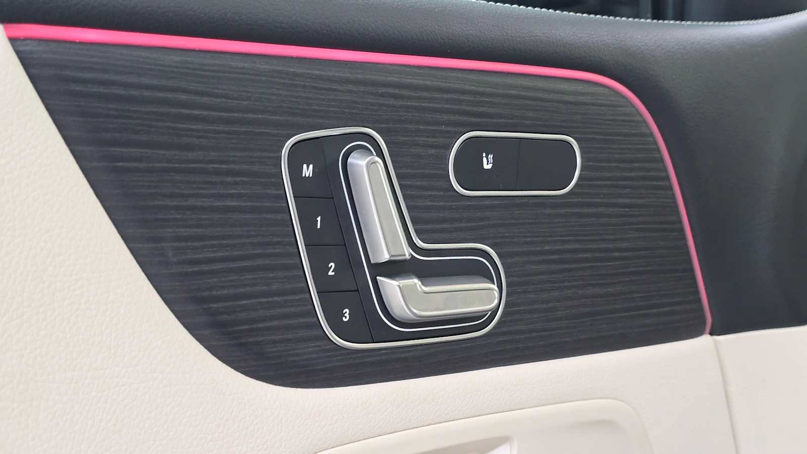 Certified 2025 Mercedes-Benz GLB 250 4MATIC image 23