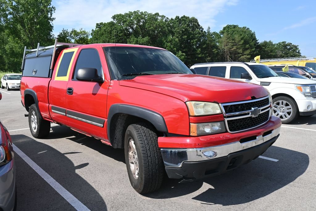 Used 2006 Chevrolet Silverado 1500 LT w/ Light Duty Power Package AWD/4WD image 2
