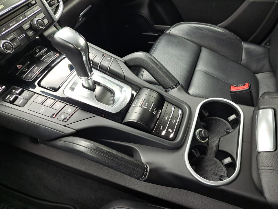 Used 2015 Porsche Cayenne S w/ Premium Package AWD/4WD image 29